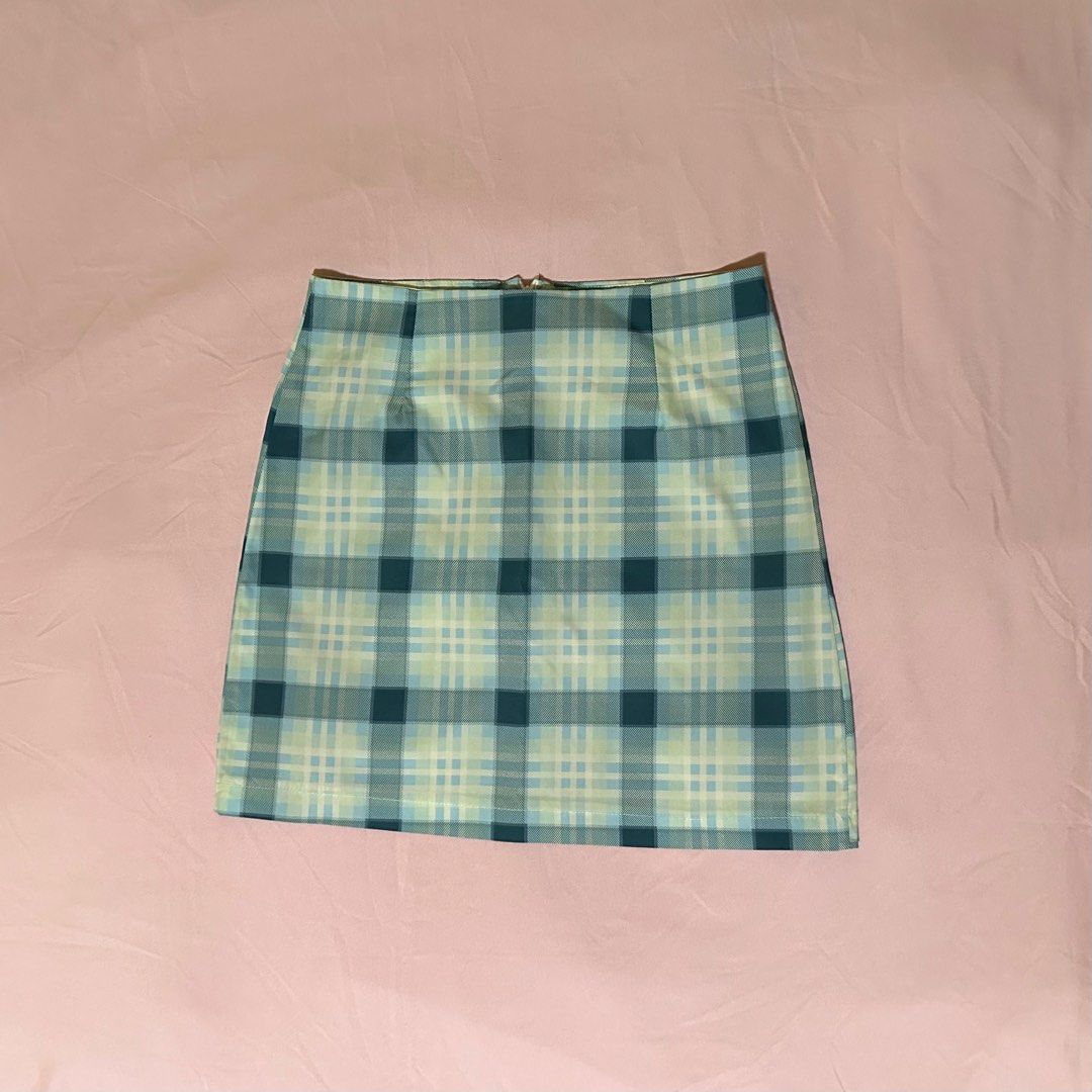 Blue & Green Plaid Skirt y2k (Category: Skirts) located in Bacoor. Submitted by aquacity_ph (Listing ID 1434072997, Image 1). Description: Blue & Green Plaid Skirt 📎 Size is too small for me now 📎 Waist: 13 inches 📎 Length: 15.5 inches Send a message for more questions! 📍Meetup/ Pickup Sm Molino or nearby areas !!! For orders 3 and above = FREE DELIVERY FEE !!!.