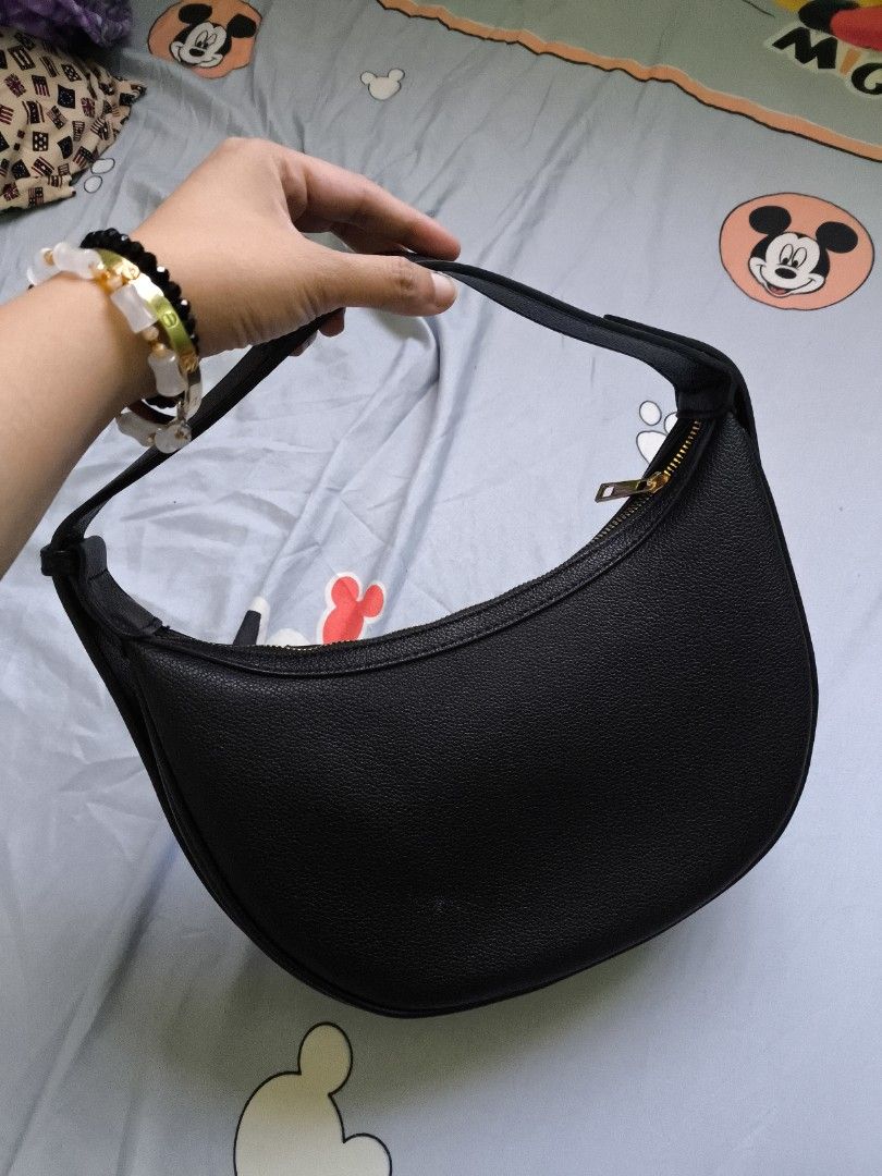 Bostanten Black Shoulder/Sling Bag (Category: Luxury Bags & Wallets) located in Manila. Submitted by ad002021 (Listing ID 1434031432, Image 2). Description: - Black shoulder bag from Bostanten - Features a stylish curved design - Comfortable single shoulder strap - Secure zipper closure - Made with a textured material - Elegant gold Bostanten branding with tag 💚Bundle deals available—Willing to negotiate fairly if buying multiple items from my o