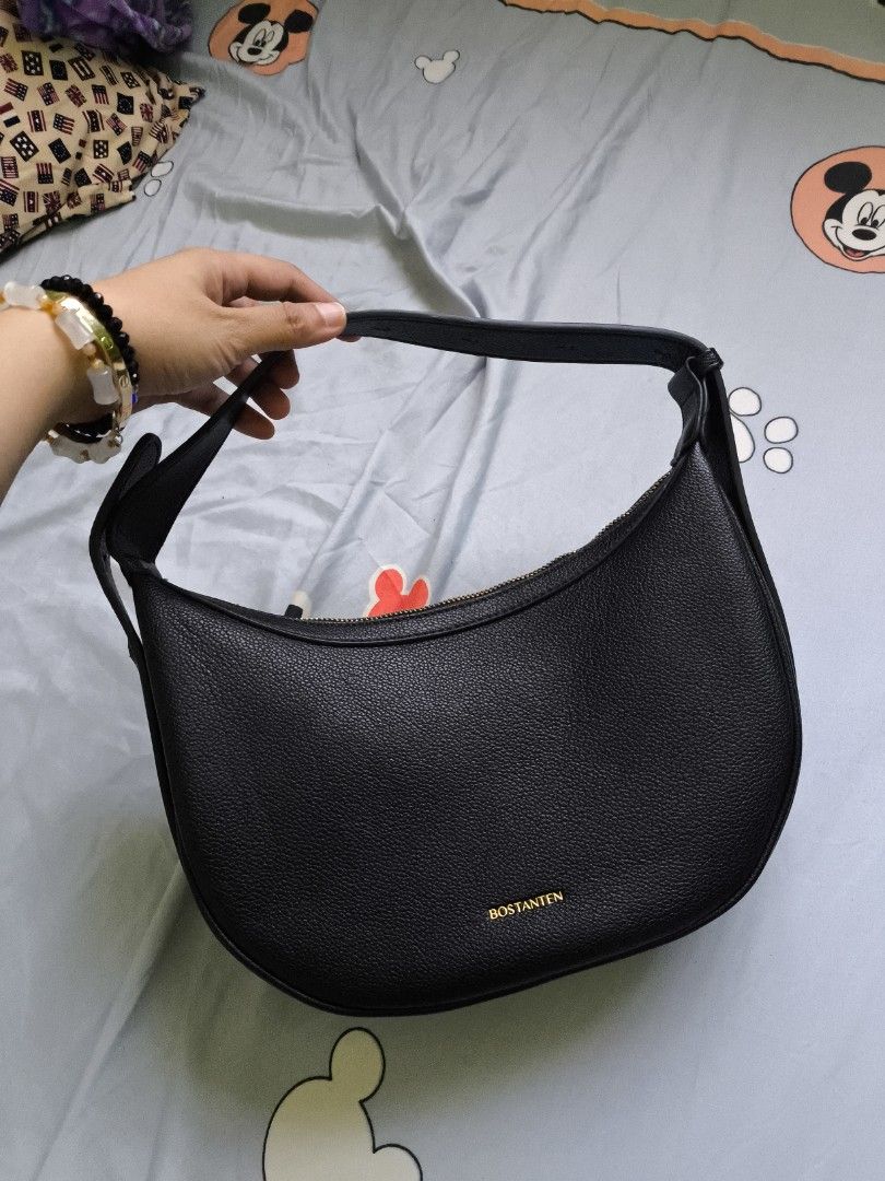 Bostanten Black Shoulder/Sling Bag (Category: Luxury Bags & Wallets) located in Manila. Submitted by ad002021 (Listing ID 1434031432, Image 1). Description: - Black shoulder bag from Bostanten - Features a stylish curved design - Comfortable single shoulder strap - Secure zipper closure - Made with a textured material - Elegant gold Bostanten branding with tag 💚Bundle deals available—Willing to negotiate fairly if buying multiple items from my o