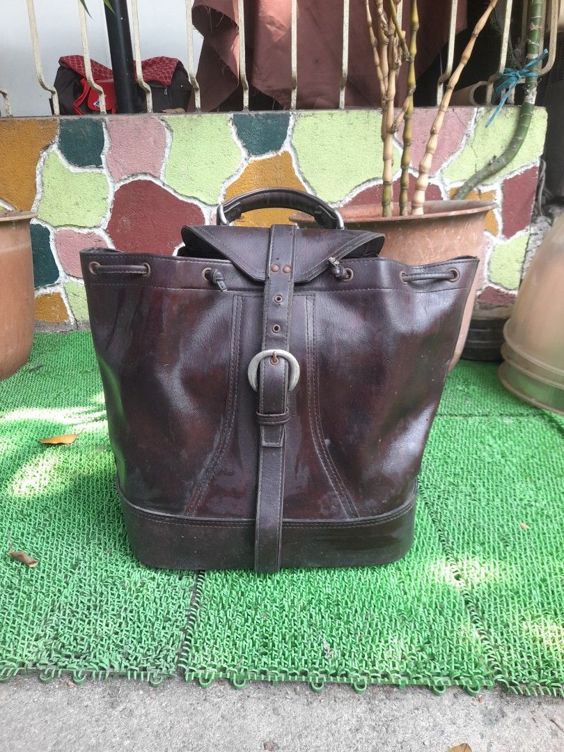 Bowling leather bag 1300 (Category: Luxury Bags & Wallets) located in Valenzuela. Submitted by newbear.425b6e (Listing ID 1434004474, Image 1). Description: - Dark brown leather bucket bag - Top handle and buckle closure - Drawstring closure at the top - Circular base interior - Interior lining has a tear -issue Worn appearance -bowling leather bag japan surplus.