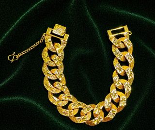(Category: ) located in . Submitted by midahsfashion (Listing ID 1338796921, Image 1). Description: .