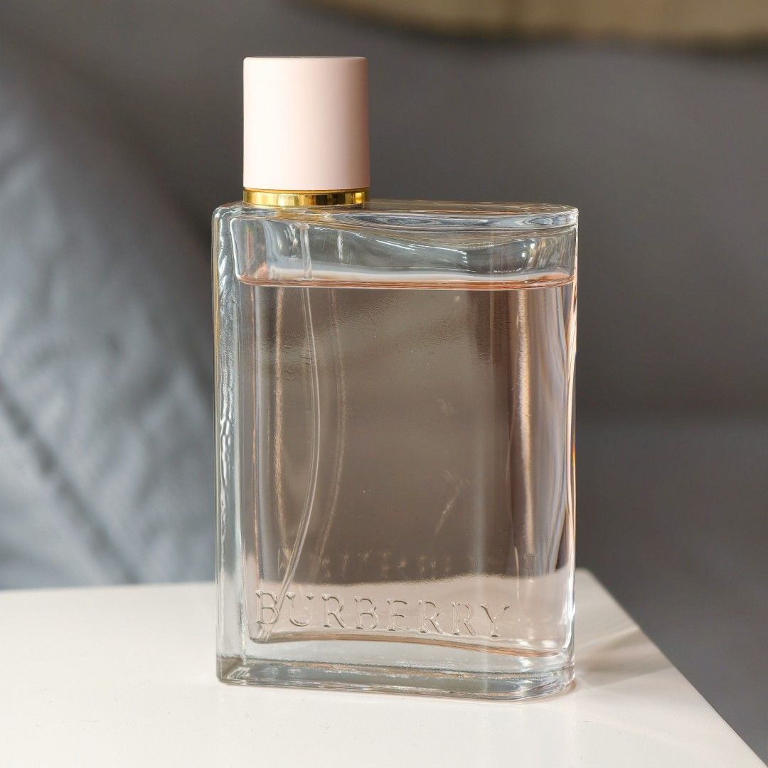 Burberry HER EDP Eau de Parfum 100ml (Category: Fragrance & Deodorants) located in Caloocan City. Submitted by alycho (Listing ID 1434161704, Image 1). Description: Bought July 2025 (at NAIA T1) but first used Sept 2025 na No box/receipt na (but I have an IG story when I purchased it) RFS: Impulse buy! 🥲 still have lots of perfumes pa 📍 Pick-up: Edsa Caloocan (payment first before ship out).
