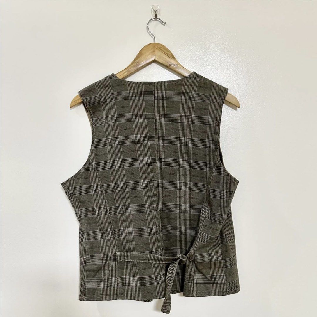 Calliope Dark Grey/Brown Plaid Vest (Category: Others Tops) located in General Santos City (Dadiangas). Submitted by thekeycloline (Listing ID 1434122450, Image 2). Description: ✅ Never been used Color: Dark Grey, Brown Size: M Fabric: Cotton.