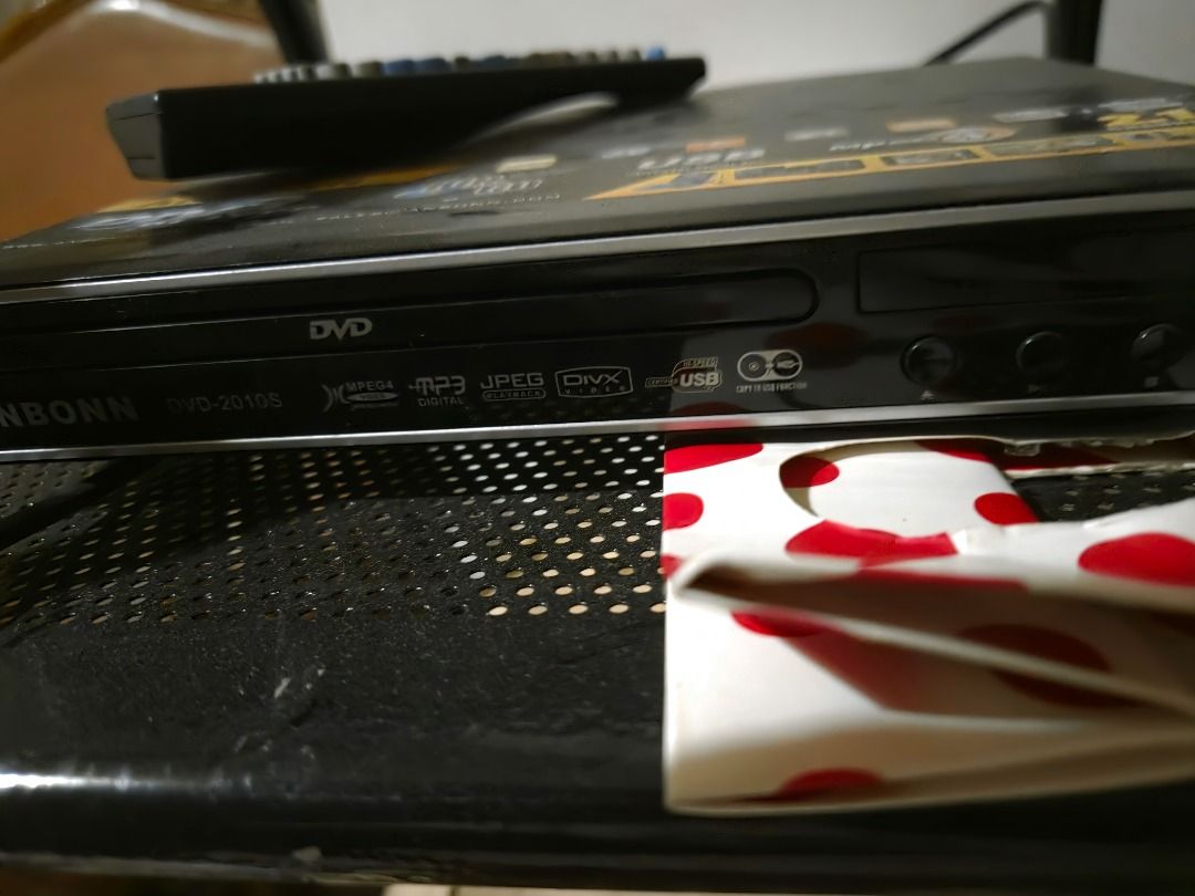 CD player for sale (Category: Everything Else Others) located in Las Pinas. Submitted by mitchvinluan (Listing ID 1433978245, Image 3). Description: I am selling my CD player 110 volt good working condition just need money that is why i am selling...