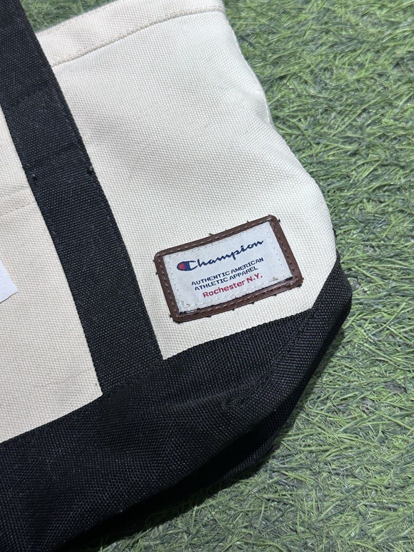 Champion Hand Bag (Category: Shoulder Bags) located in Dasmarinas. Submitted by takuya_ (Listing ID 1434044311, Image 2). Description: champion Hand bag unisex used gently legit and authentic.