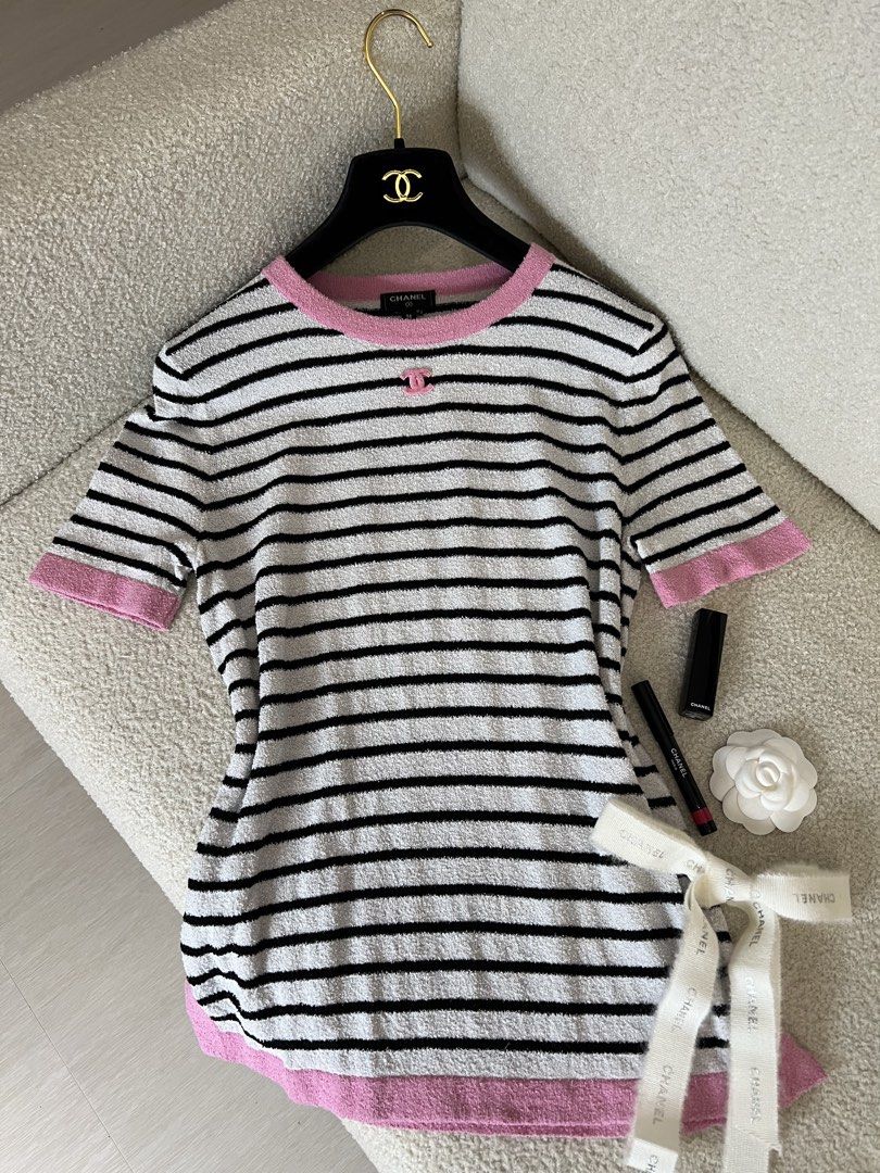 ⚜️Chanel Knitweat top / shirt (Category: Luxury Apparel) located in Makati City. Submitted by 90sangel (Listing ID 1434004237, Image 3). Description: •Item: Chanel knit SS24 top/ crinkled stripe shirt 🩶 •Size: S-M frame, strechy fabric •Condition: As New! No issue *Includes paperbag fr Japan exclusive! 💕💞🖤.