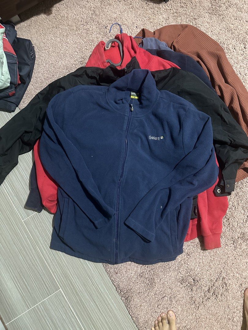 Cheap Jackets bundle (Category: Coats, Jackets and Outerwear) located in Singapore. Submitted by nullstudios (Listing ID 1434154608, Image 2). Description: - jacket bundle - Includes: - Black windbreaker (with hp logo) (S/XS) - Blue fleece jacket (M) - Selling as a bundle.