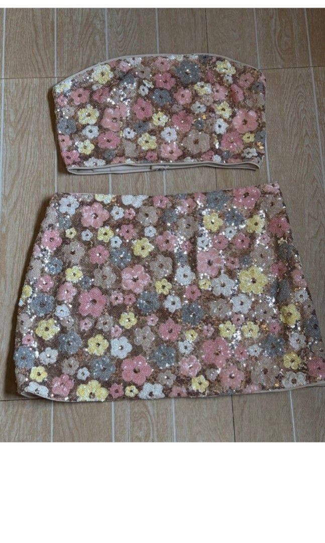 Cider floral sequined Top and Skirt (Category: Sets or Coordinates) located in Cavite. Submitted by charmboutique (Listing ID 1434020309, Image 1). Description: .