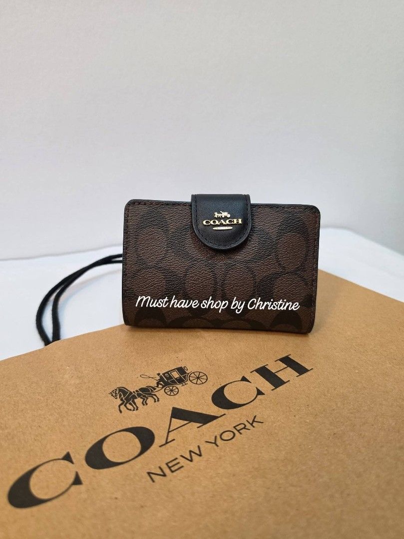Coach medium corner zip (Category: Luxury Bags & Wallets) located in Bauang. Submitted by chictine (Listing ID 1417176676, Image 3). Description: Coach medium corner zip Brandnew and sealed Guaranteed original or moneyback Source from US ✅Open for layaway ✅Cop/Cod accepted with minimal dp 🚌Courier: Jnt/Lbc.