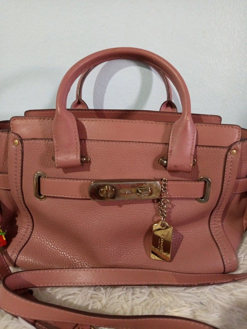 Coach Swagger 27 2 way preloved Japan (Category: Luxury Bags & Wallets) located in Gapan. Submitted by cristina_adofina (Listing ID 1434047109, Image 2). Description: - Authentic Coach Swagger 27 handbag - Color: Dusty Rose - Features a top handle and detachable shoulder strap - Gold-tone hardware - Zipper closure - Interior includes Coach label and model number34816 searchable code .thank you.