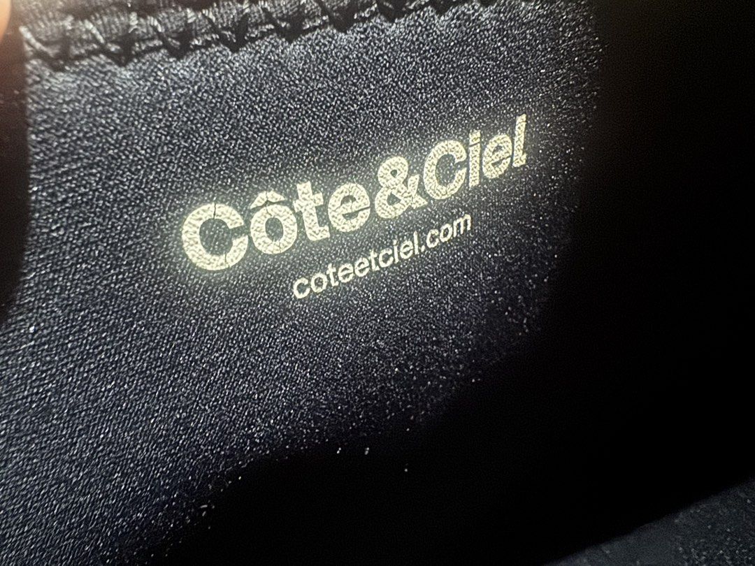 Cote & Ciel Laptop Sleeve (Category: Laptop Bags & Sleeves) located in Lingayen. Submitted by lux_thrift (Listing ID 1433987364, Image 2). Description: location pangasinan approximately 23.5x32.5 cm very nice pa po pantay po color color may vary due to lighting .