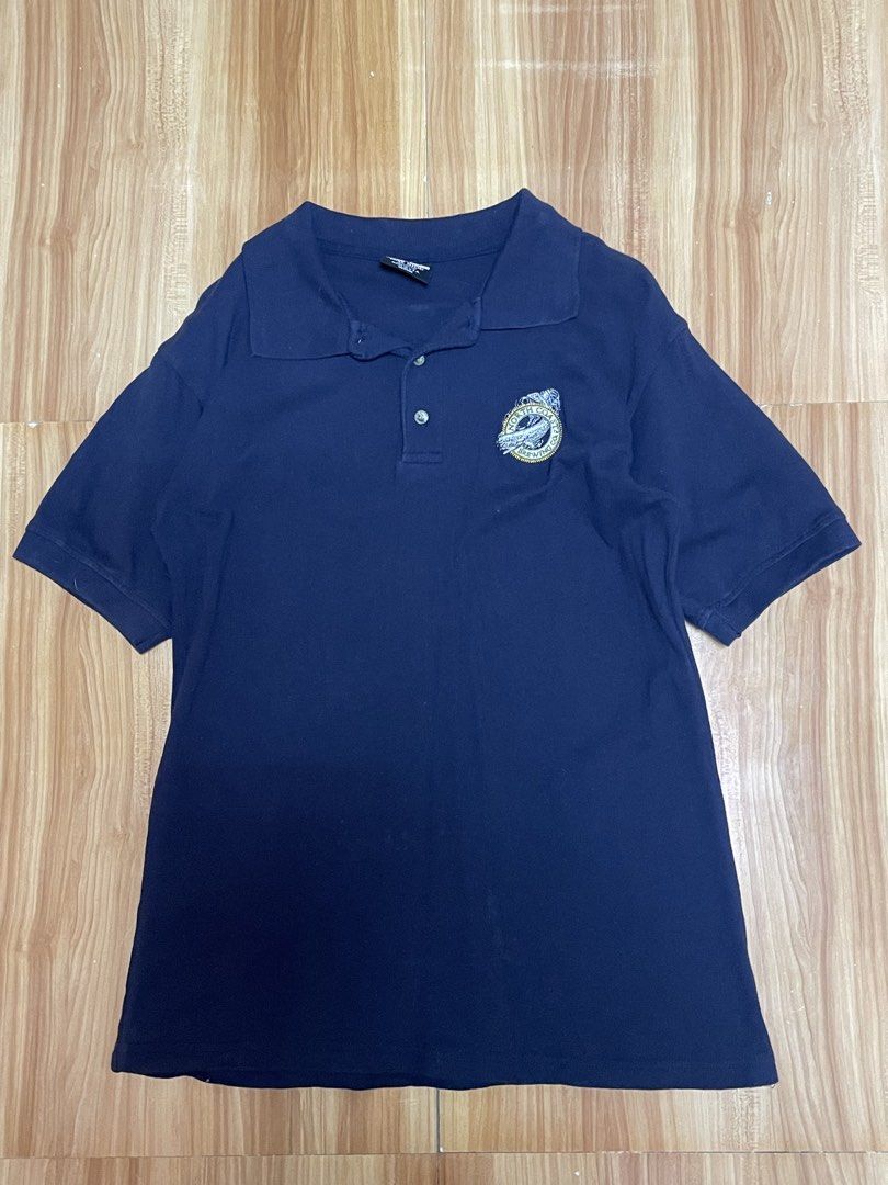 Dark Blue Cotton Polo Shirt Embroidered (Category: Tshirts & Polo Shirts ) located in Cavite. Submitted by verubelovedstuff (Listing ID 1434093549, Image 1). Description: Cotton Polo Shirt 👕🔵 Men • Size: M 📏 • Color: Dark Blue 🔵 • Material: Cotton 🧵 • Length (L): 27 in • Width (W): 20 in • Condition: Excellent (10/10) ✨ — clean fabric, no stains, no damage, well-maintained • Embroidery: Intact and clean 🪡 Price: ₱100 💸 🤝 Negotiable – Reas