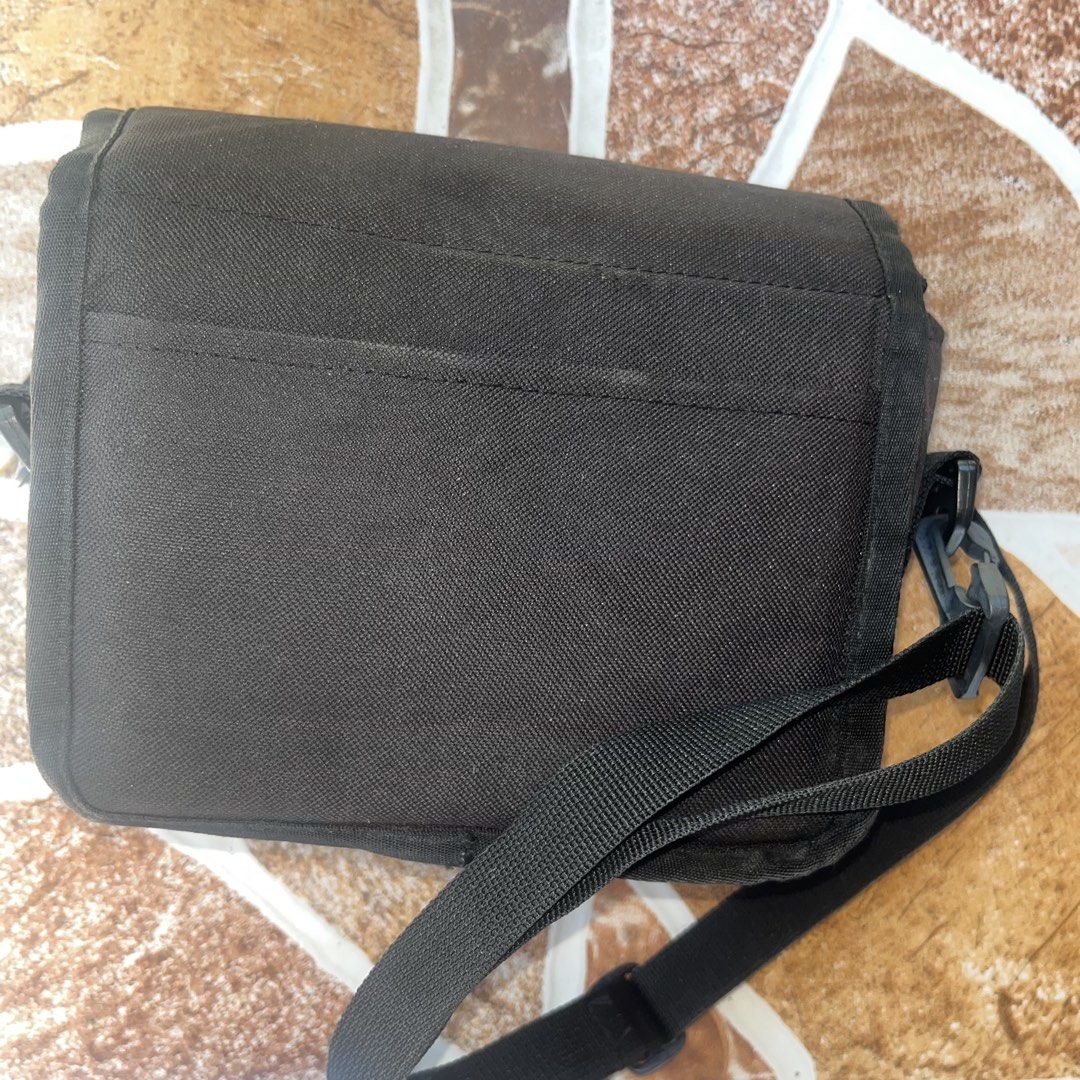 Digital Small Camera Bag (Category: Camera Bags & Carriers) located in Quezon City. Submitted by poesis (Listing ID 1433989991, Image 3). Description: .