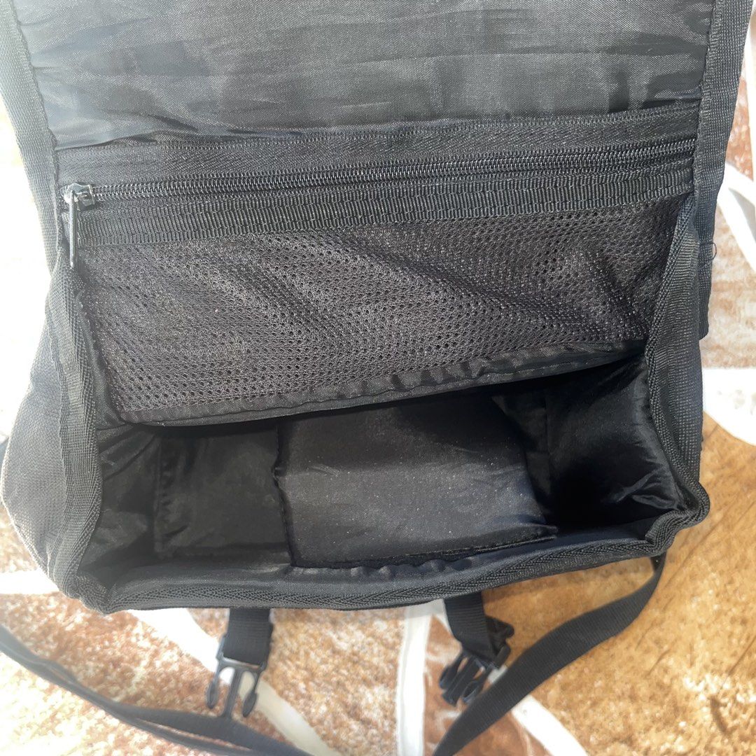 Digital Small Camera Bag (Category: Camera Bags & Carriers) located in Quezon City. Submitted by poesis (Listing ID 1433989991, Image 2). Description: .