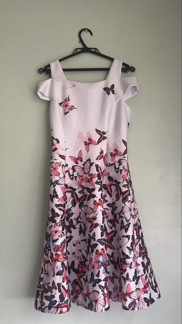 DKNY Butterfly Print Dress (Category: Dresses) located in Pasig City. Submitted by detneedsmoney (Listing ID 1434029078, Image 1). Description: - DKNY dress - Butterfly print - Cold shoulder design.