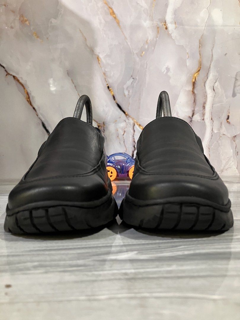 Ecco Black Leather Slip-on Shoes (Category: Casual Shoes) located in General Mariano Alvarez. Submitted by adonid (Listing ID 1434050810, Image 3). Description: ECCO LEATHER SHOES ORIGINAL ECCO LEATHER SHOES GOOD CONDITION NORMAL SIGN OF USAGE ONLY SIZE 7 WOMEN.