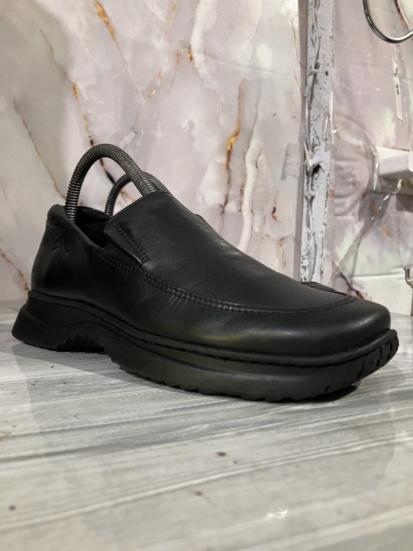 Ecco Black Leather Slip-on Shoes (Category: Casual Shoes) located in General Mariano Alvarez. Submitted by adonid (Listing ID 1434050810, Image 2). Description: ECCO LEATHER SHOES ORIGINAL ECCO LEATHER SHOES GOOD CONDITION NORMAL SIGN OF USAGE ONLY SIZE 7 WOMEN.