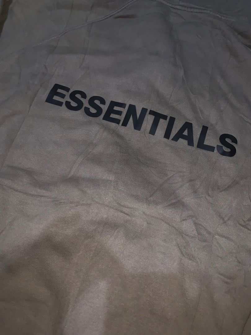 ESSENTIALS FEAR OF GOD BOXY ZIP UP HOODIE (Category: Hoodies) located in Manila. Submitted by kris.collectives (Listing ID 1434046041, Image 3). Description: 26x27 10/10 COLOR RATE NO ISSUE GOOD AS NEW COLOR MAY VARY DUE TO LIGHTNING 📍LOC. VALENZUELA CITY MODE OF PAYMENT: GCASH/ CASH IF NEARBY 🚚SHIPPING VIA JNT OR LALAMOVE.
