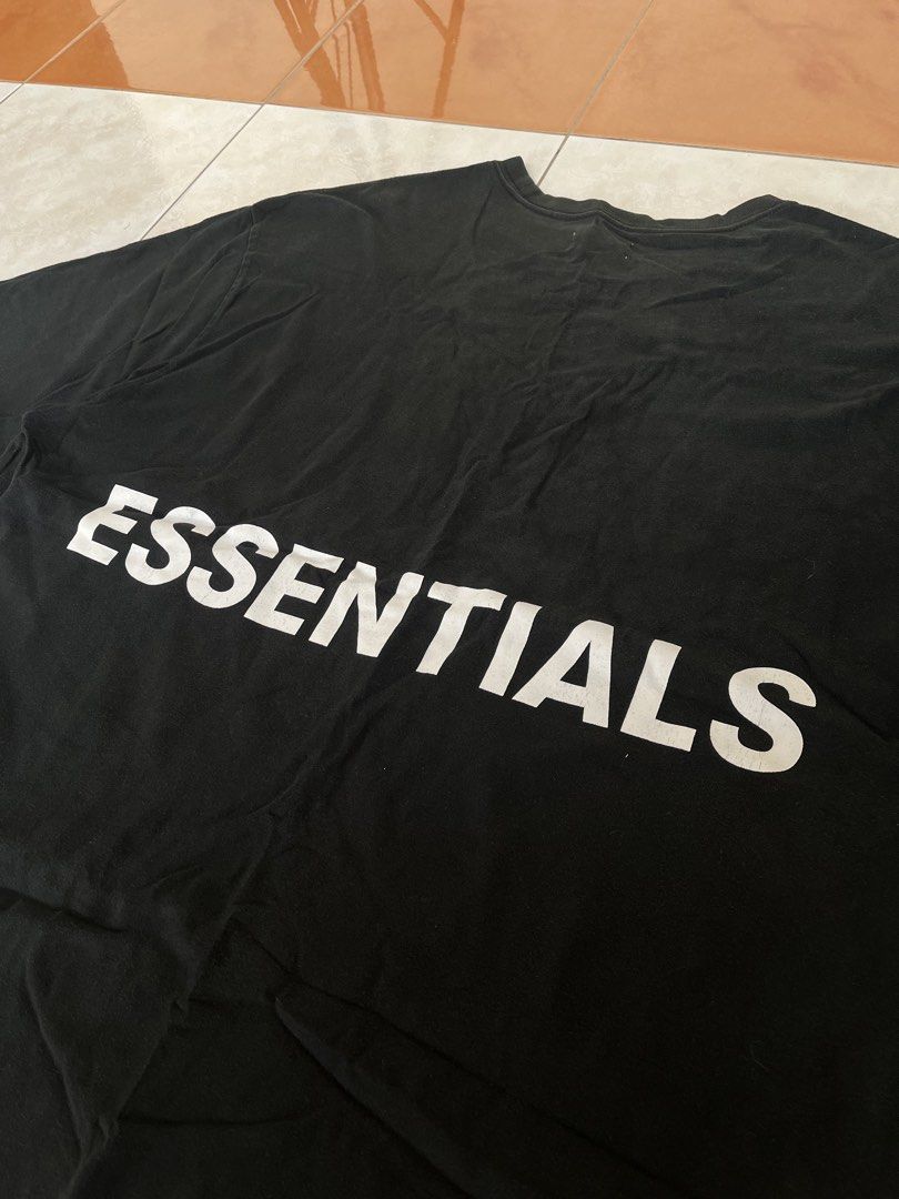 Essentials x Fear of God T-shirt (Category: Tshirts & Polo Shirts ) located in Manila. Submitted by susheen (Listing ID 1434122271, Image 2). Description: Essentials x Fear of God T-shirt Off/legit Width: 25 Length: 32 Color rate: 8.5/10 Issue: minor cracks prints, storage stains, needs wash .