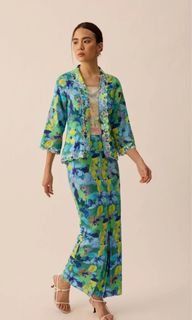 (Category: ) located in . Submitted by onlinewardrobe_ (Listing ID 1434046174, Image 1). Description: .