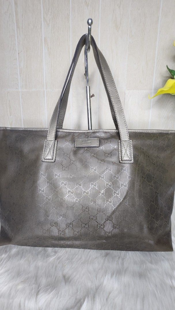 GG metallic tote bag (Category: Luxury Bags & Wallets) located in Cavite. Submitted by geturs (Listing ID 1433982201, Image 1). Description: .