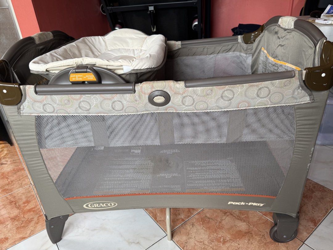 Graco Pack n Play Crib (Category: Cots & Cribs) located in Rizal. Submitted by preloovved (Listing ID 1434106868, Image 2). Description: Complete Meet-up only in GB1 San Mateo, Rizal Shipping fee c/o buyer. Tres Marias or J&T express Payment to be sent to me via BPI/BDO/GCASH only. 😁 KIDS.