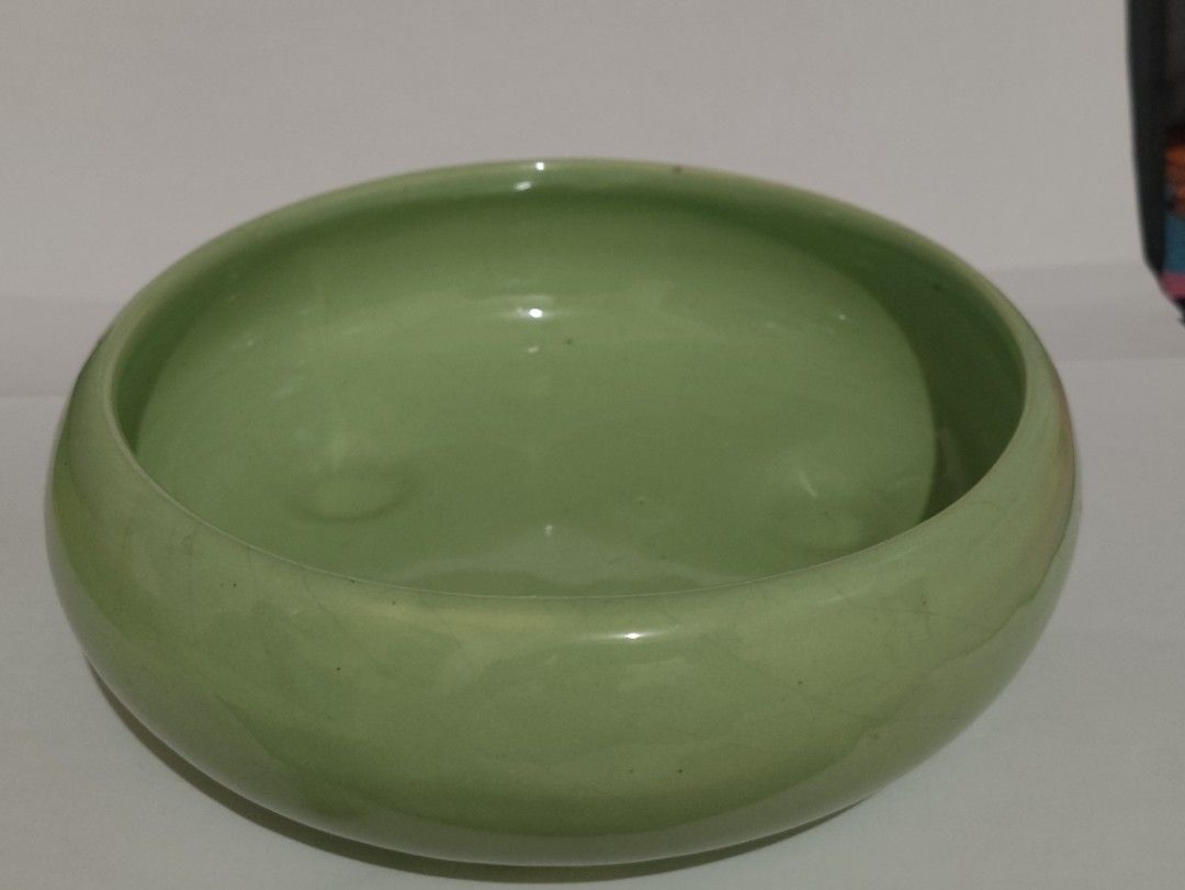 Green Ceramic Bowl (Category: Other Kitchenware & Tableware) located in Makati City. Submitted by roamcarlos (Listing ID 1434080534, Image 2). Description: - Green ceramic bowl - Glossy finish - Shallow depth - Sits on three small feet.