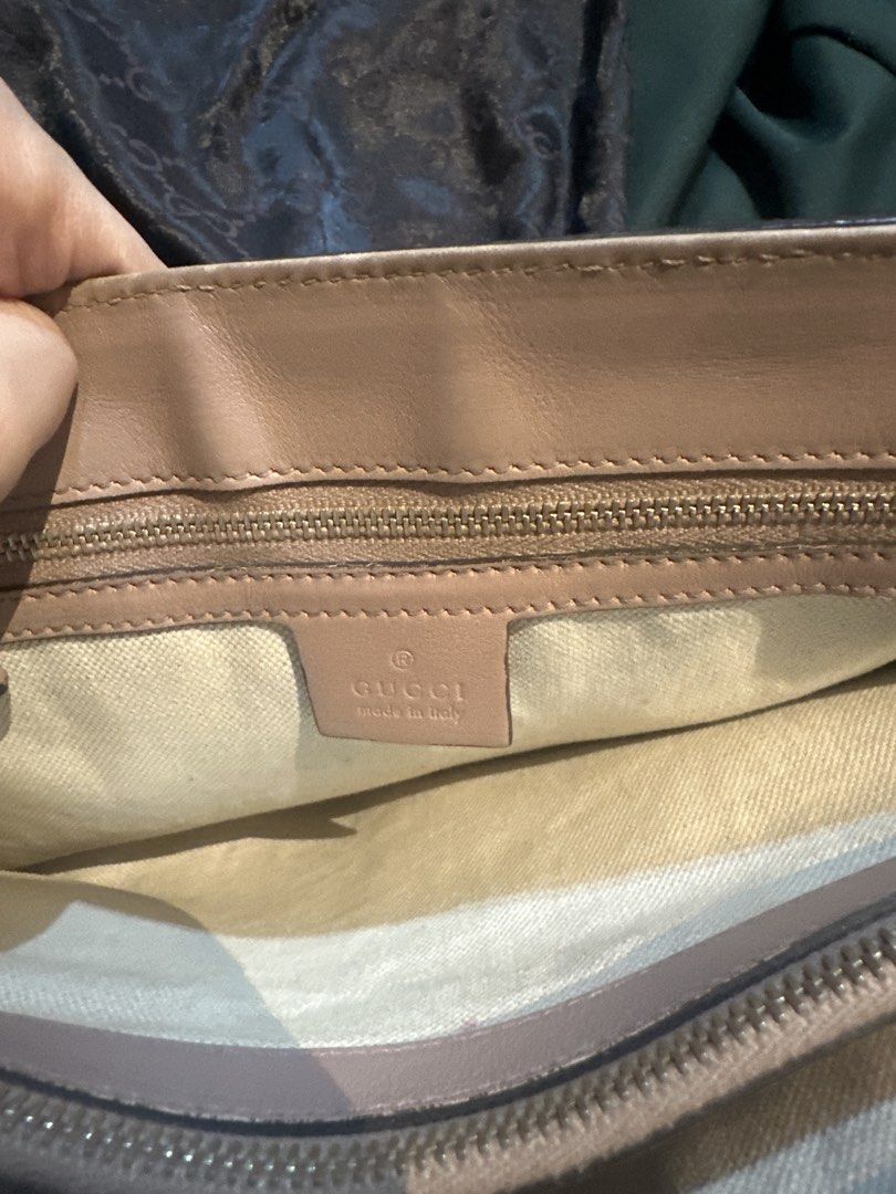 Gucci Light Pink Tote Bag (Category: Luxury Bags & Wallets) located in San Pablo. Submitted by ther____ (Listing ID 1434119054, Image 2). Description: Guaranteed authentic.