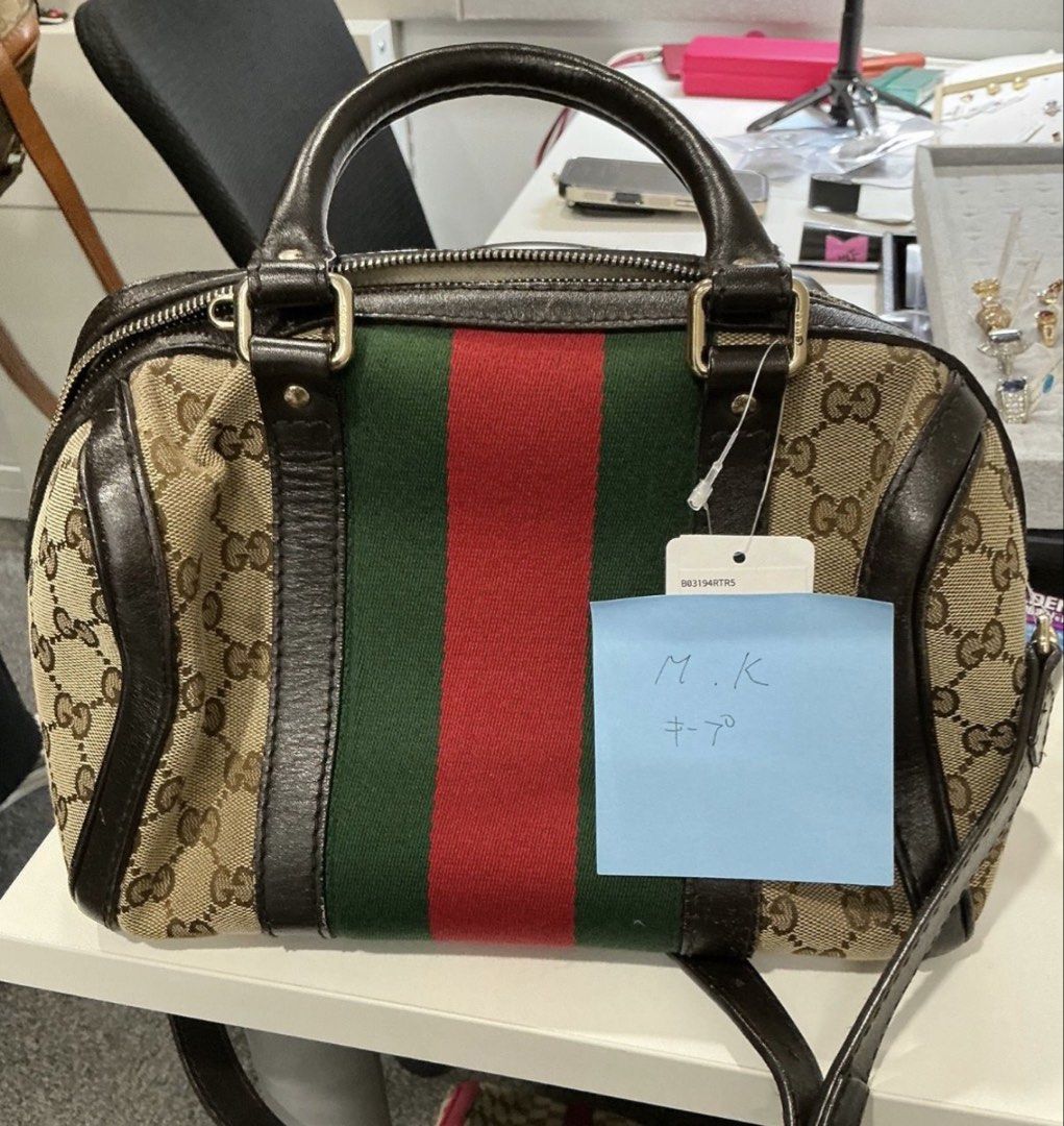 Gucci Sling Bag 💯 Original & Authentic (Category: Luxury Bags & Wallets) located in Caloocan City. Submitted by flamingo_heart04 (Listing ID 1434059767, Image 1). Description: Gucci Bag 💯 Orignal & Authentic Money back if proven fake .