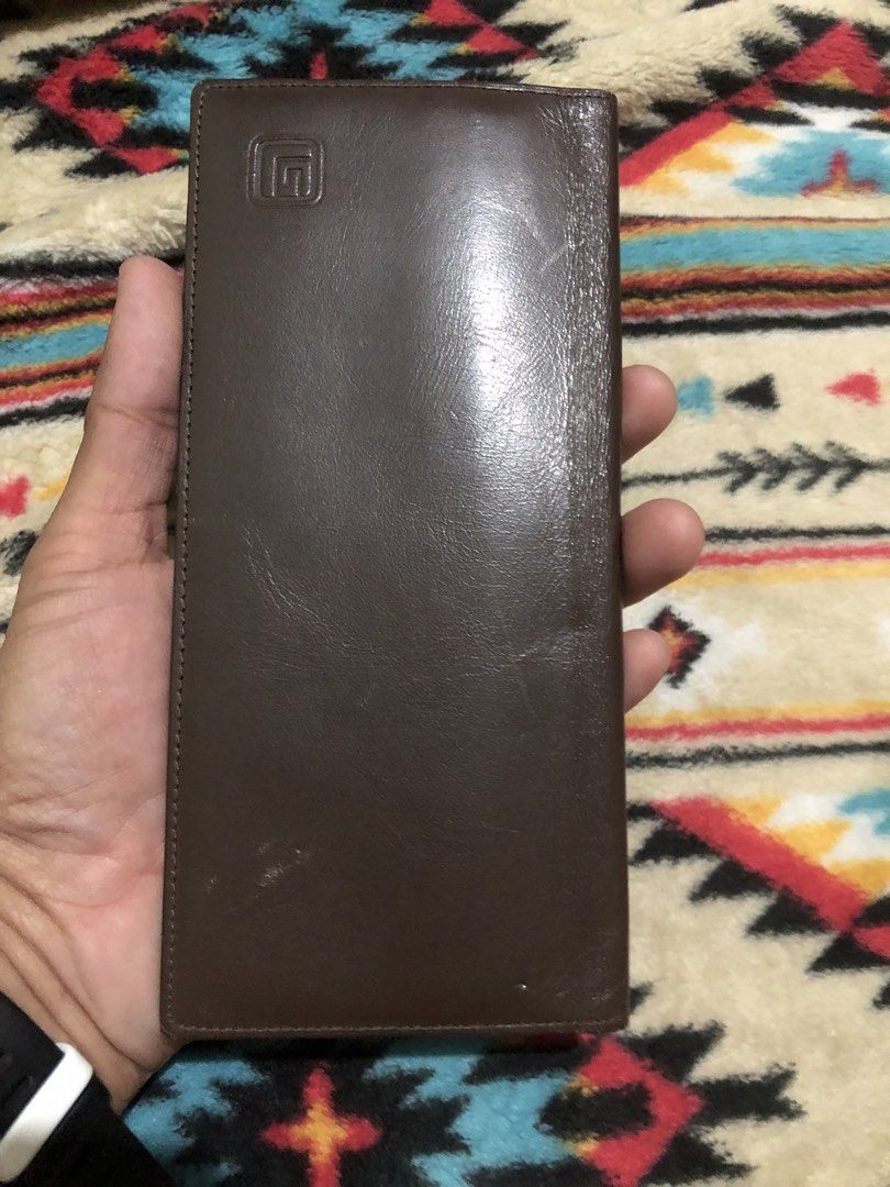Guy Laroche Paris long dark brown leather wallet (Category: Wallets & Card Holders) located in Quezon City. Submitted by markgolveo (Listing ID 1434077231, Image 2). Description: Guy Laroche Paris long dark brown leather wallet.