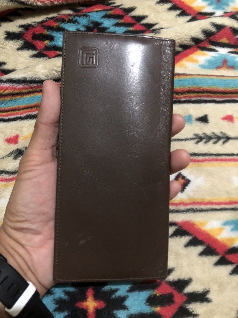 Guy Laroche Paris long dark brown leather wallet (Category: Wallets & Card Holders) located in Quezon City. Submitted by markgolveo (Listing ID 1434077231, Image 3). Description: Guy Laroche Paris long dark brown leather wallet.