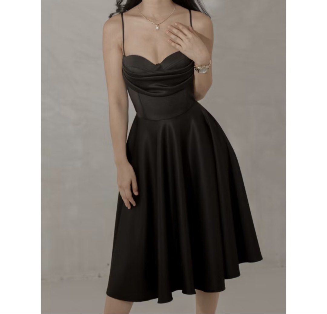 Heather Clothing Midi Dress (Category: Dresses) located in Las Pinas. Submitted by rosewinn (Listing ID 1434066475, Image 3). Description: Joslin Bustier Midi Dress in Black - Size small - Used once in my 2024 graduation, no issue 💳 Gcash/Bank transfer 🚚 Lalamove/J&T 📍Las Pinas City PM me if you want more pics of the dress..