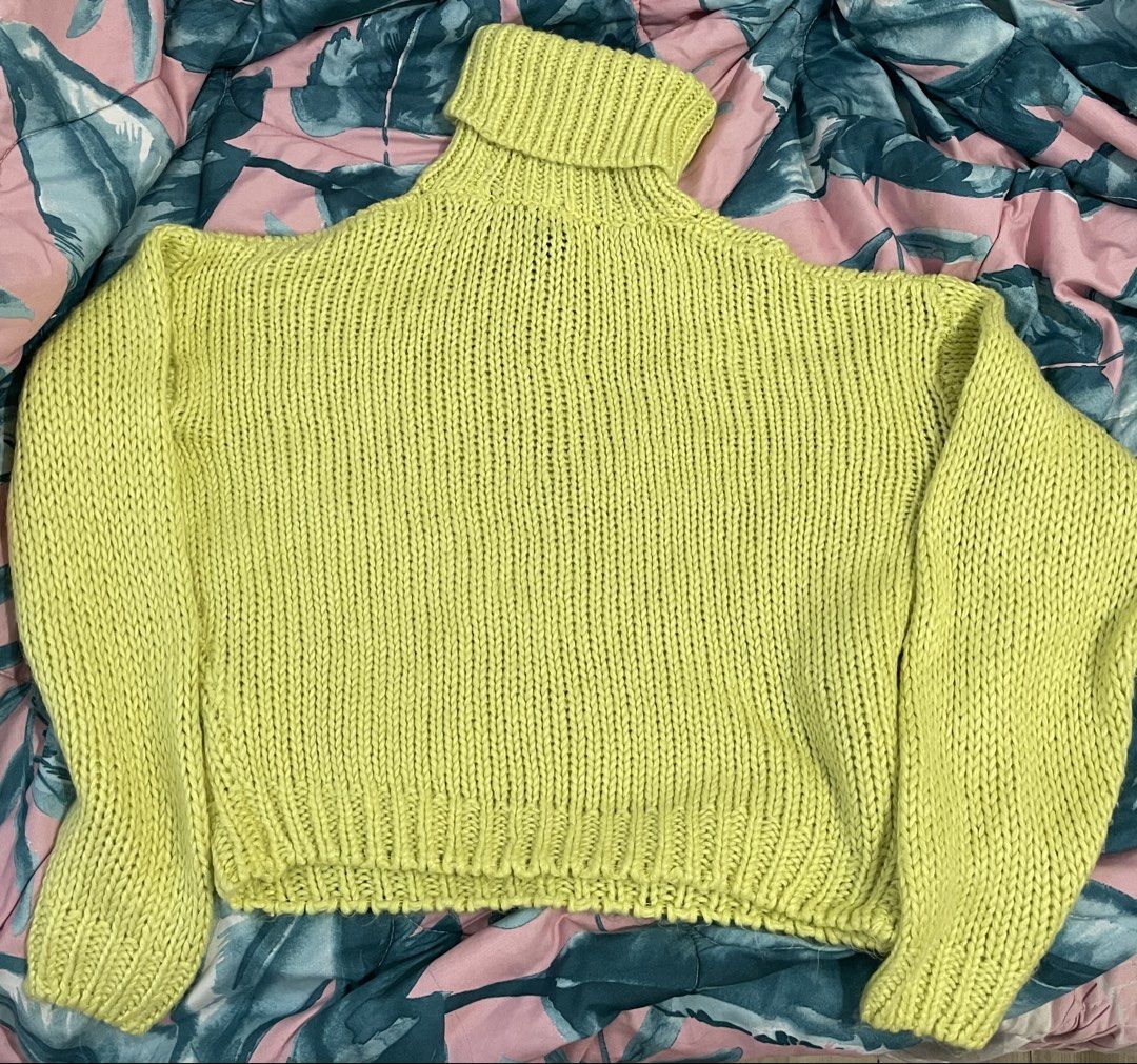 H&M Turtleneck Sweater Chunky Knit (Category: Coats, Jackets and Outerwear) located in Manila. Submitted by gentlyyours_v (Listing ID 1434037823, Image 1). Description: Og price: ₱1k+ !!! 📍 Location: Metro Manila 🚚 Delivery Options: Lalamove 📦 Shipping fee shouldered by buyer.