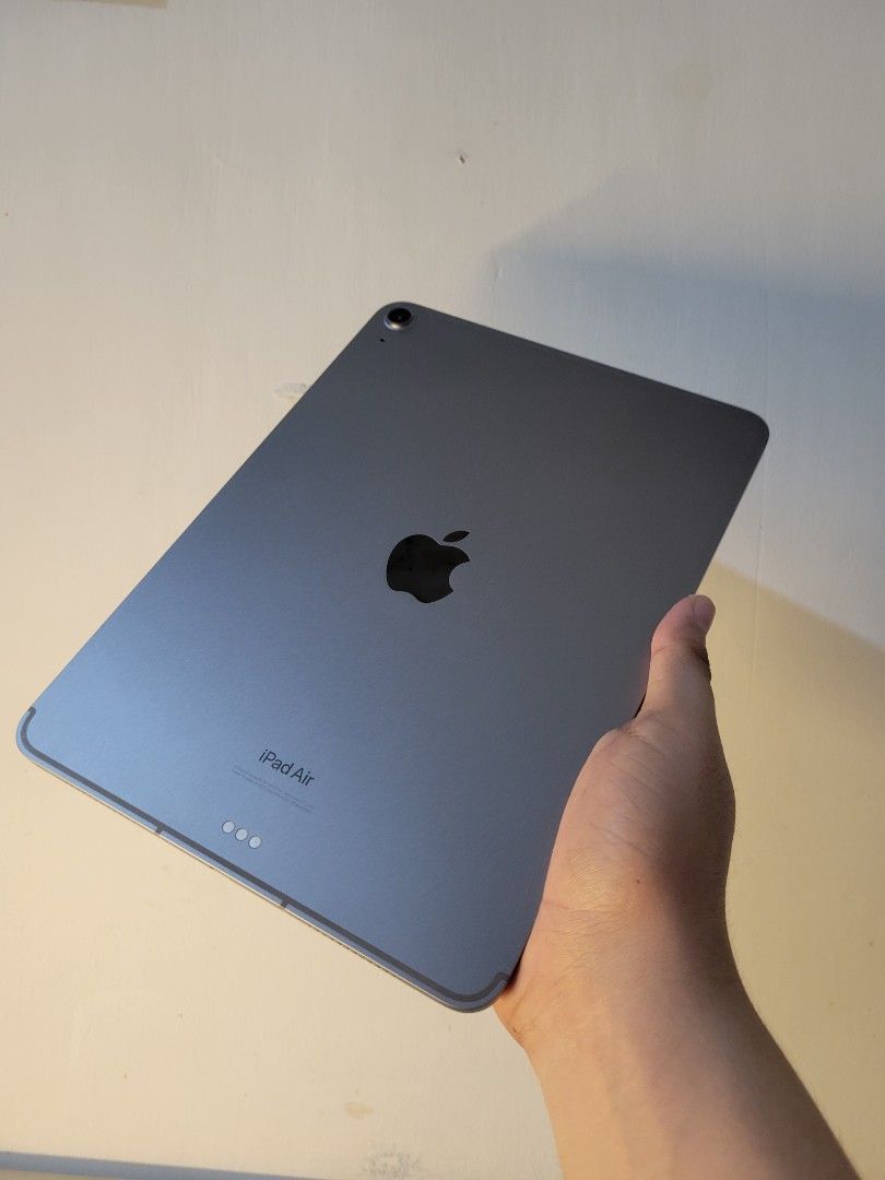 IPAD AIR (m2) 11-inch WIFI USE (Category: iPad) located in Manila. Submitted by garciasean65186 (Listing ID 1434026678, Image 1). Description: IPAD AIR (m2) 11-inch WIFI USE -Wifi Use -Face ID Goods -256GB Storage -battery Health 93% It comes with org charger. Please Kindly Check The actual Pictures This Is Secondhand ipad All Goods No history Of repair Ready To Use Payment Via BPI / Cash Pass kong babaratin mopa.😝.