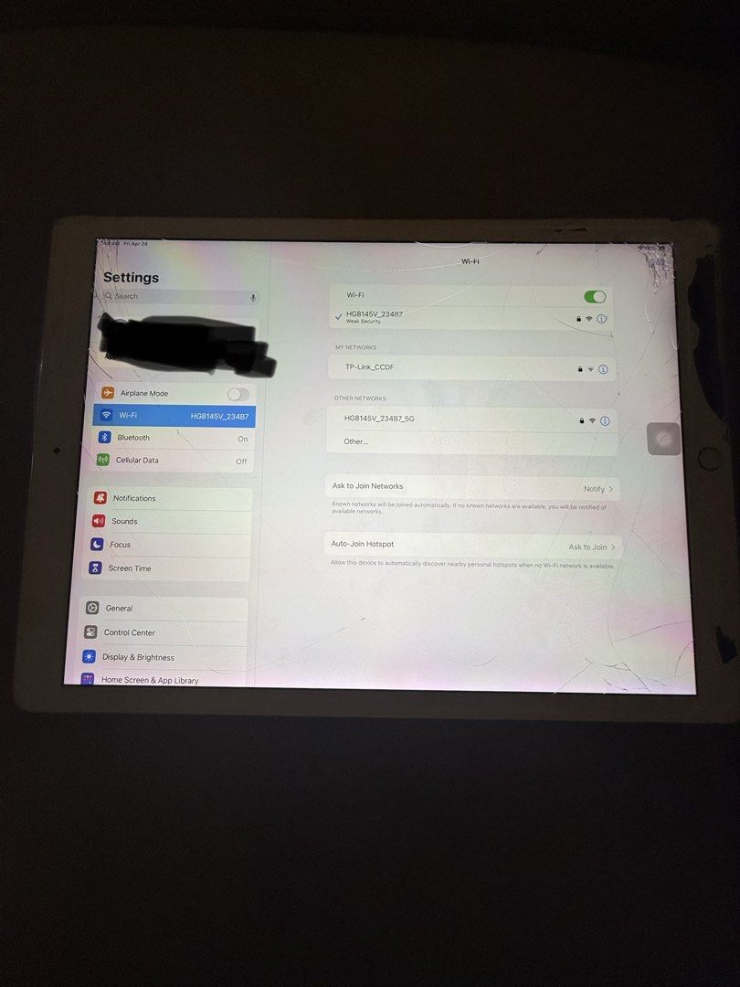 Ipad Pro 2 12.9 (2017) LTE (Category: iPad) located in Quezon City. Submitted by save101 (Listing ID 1433979980, Image 2). Description: All functions working except for a small area of touch screen on the right upper edge (Upright). Cracked LCD but touch screen functionstill working 95% of the surface area BH 86% original not replaced LTE openline Further detail check pictures of the 3utools print out Price : 5,000 pesos fix.