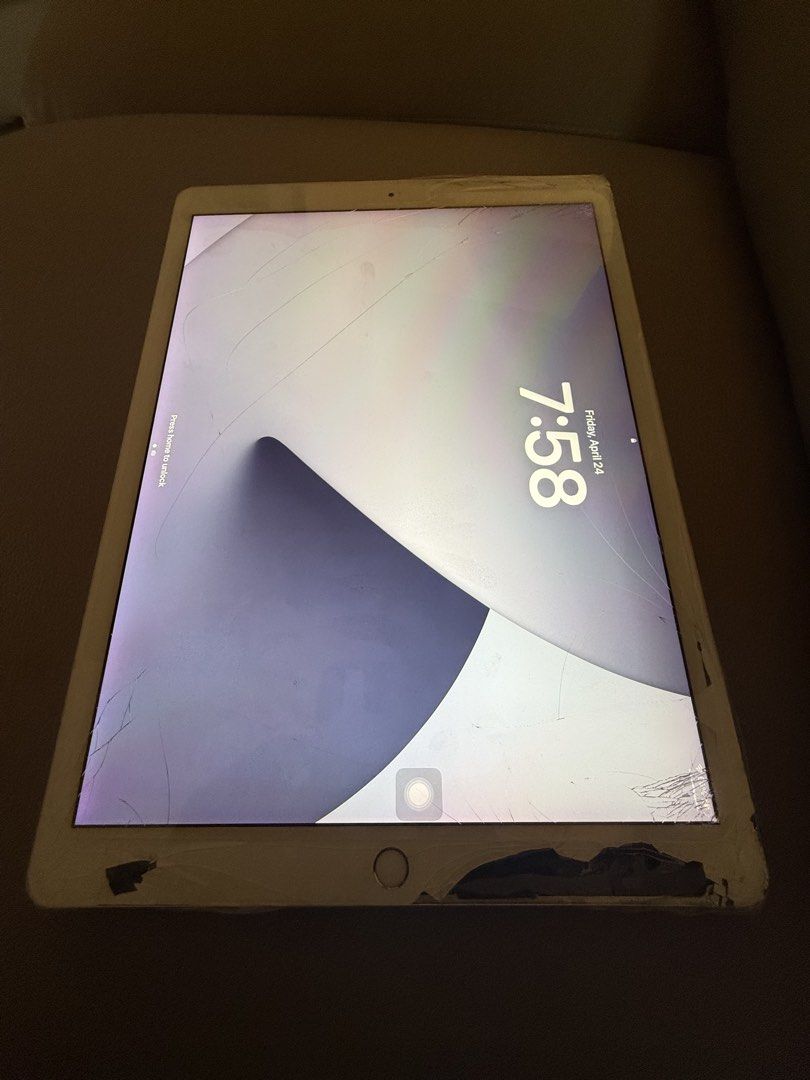 Ipad Pro 2 12.9 (2017) LTE (Category: iPad) located in Quezon City. Submitted by save101 (Listing ID 1433979980, Image 1). Description: All functions working except for a small area of touch screen on the right upper edge (Upright). Cracked LCD but touch screen functionstill working 95% of the surface area BH 86% original not replaced LTE openline Further detail check pictures of the 3utools print out Price : 5,000 pesos fix.