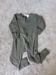 (Category: ) located in . Submitted by wunderwardrobe (Listing ID 1434037219, Image 1). Description: .