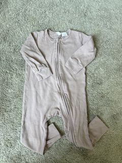 (Category: ) located in . Submitted by wunderwardrobe (Listing ID 1434035795, Image 1). Description: .