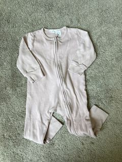 (Category: ) located in . Submitted by wunderwardrobe (Listing ID 1434033288, Image 1). Description: .