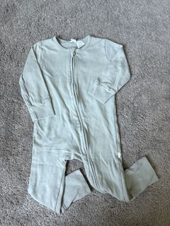 (Category: ) located in . Submitted by wunderwardrobe (Listing ID 1434035161, Image 1). Description: .