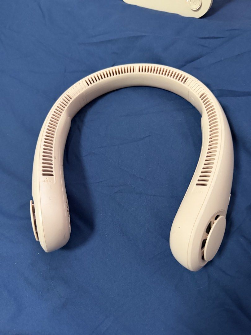 Jisulife Neck Fan (Category: Everything Else Others) located in Paranaque City. Submitted by simply_jessy (Listing ID 1433977728, Image 1). Description: JISULIFE Neck Fan Life3 Portable Rechargeable Bladeless 3 Speeds Strong Wind Electric Mini Fan Suitable For Outdoor Office Student 4000 mAh.