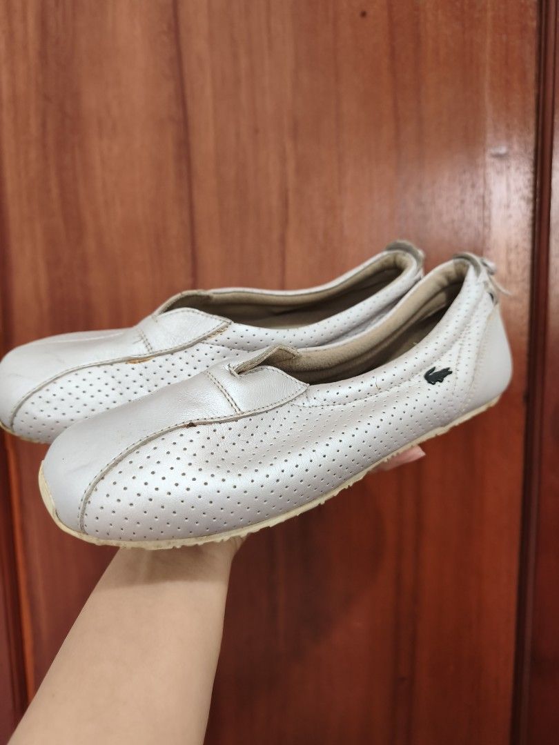 Lacoste Muse Perforated Flats (Category: Flats & Sandals) located in Batac City. Submitted by cletzdeclutter (Listing ID 1434082576, Image 2). Description: - Lacoste flats - Color: Light Grey - Design: Perforated - Features Lacoste logo - Bow detail at the back - Size: USA 6, UK 4, EUR 37, JPN 230 - Flaw: stains (can be seen on last 3 photos) Refer to photos for the item's condition Please manage expectations when buying preloved items. Bawal sa 