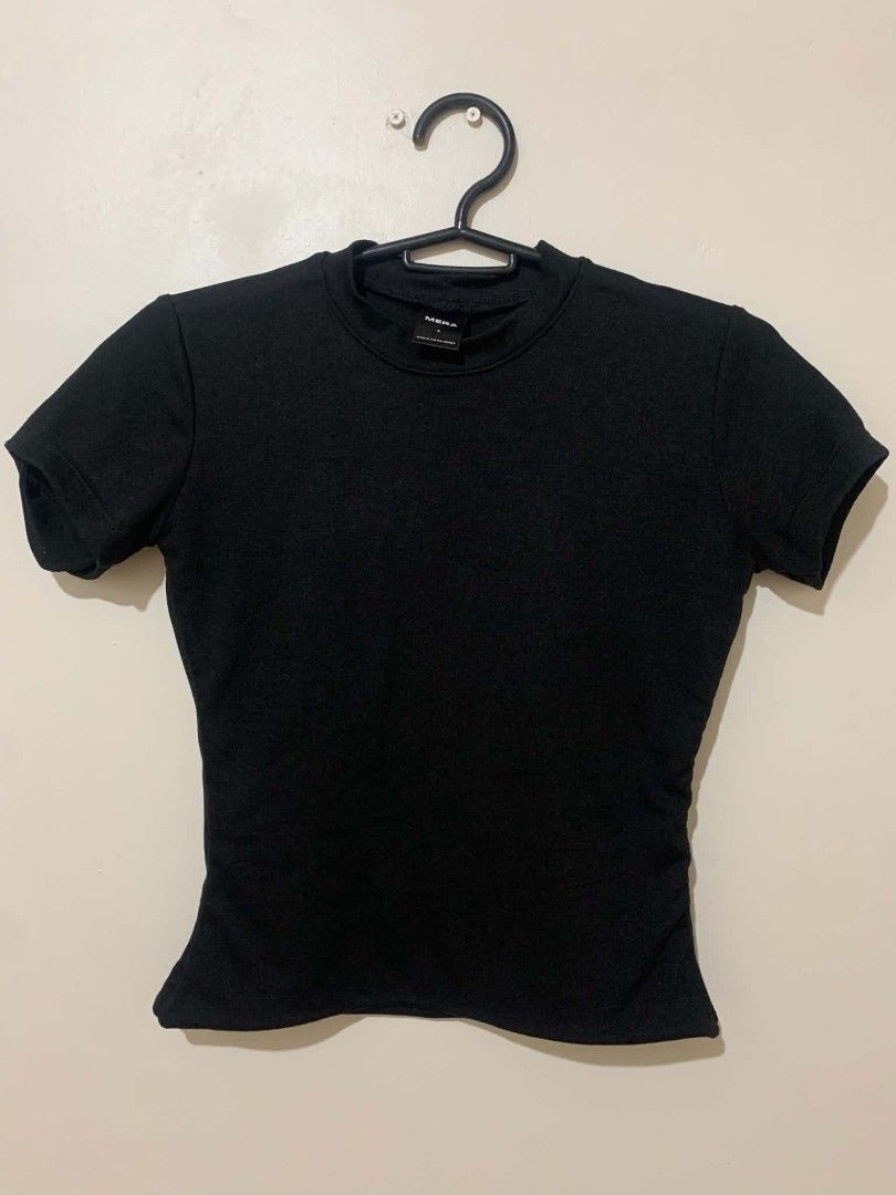 bundle Mera top (Category: Longsleeves) located in Cavite. Submitted by alvshe (Listing ID 1434108988, Image 3). Description: yung 2 long sleeves almost new 1 time lang nasuot size small.