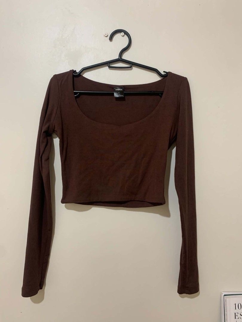 bundle Mera top (Category: Longsleeves) located in Cavite. Submitted by alvshe (Listing ID 1434108988, Image 2). Description: yung 2 long sleeves almost new 1 time lang nasuot size small.