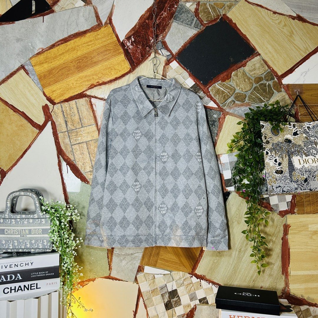 Louis vuitton jacket (Category: Luxury Apparel) located in Baguio. Submitted by kckc_luxury (Listing ID 1434095326, Image 1). Description: 🌸 TINY PINK SPOTS ARE LENS DAMAGE, NOT CLOTH STAINS ————————— ❗️KINDLY READ BEFORE MAKING AN OFFER❗️ LISTING DETAILS size:Large width x length (inches):23.5x28 condition: excellent — MOP: Gcash / BPI MOD: J&T / JRS LOCATION: Baguio City — NOTE: • Manage your expectations • Photos did not go under any edit but