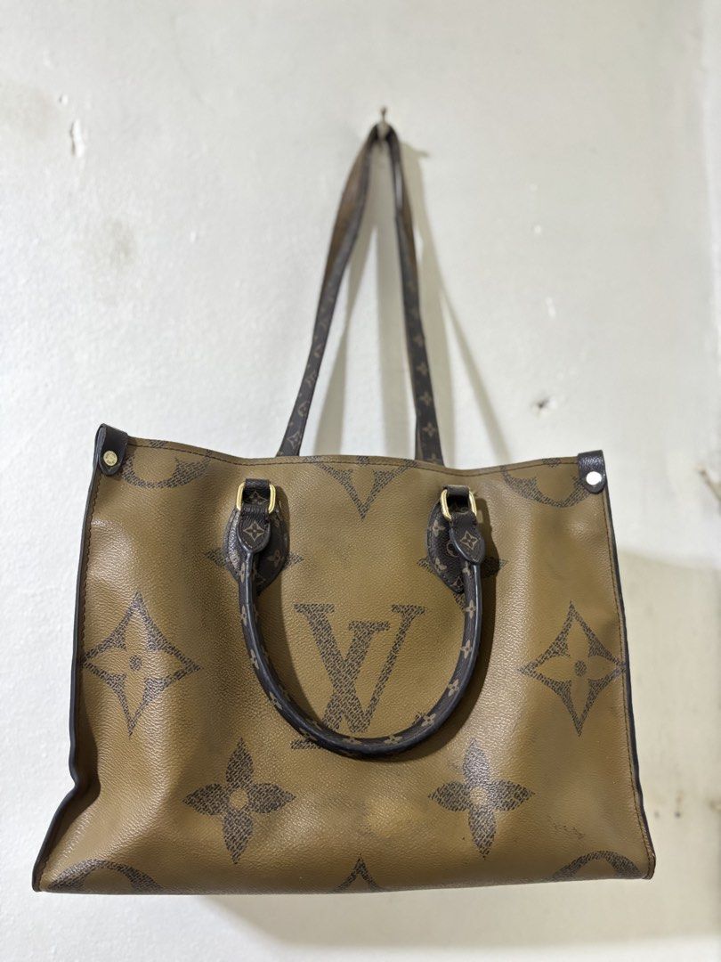 Louis Vuitton OnTheGo GM Tote Bag (Category: Luxury Bags & Wallets) located in Manila. Submitted by aezamirae (Listing ID 1434019874, Image 2). Description: - Louis Vuitton OnTheGo GM tote bag - Iconic brown monogram pattern - Includes top handles and shoulder straps - Gold-toned hardware - Spacious interior - Rectangular shape.