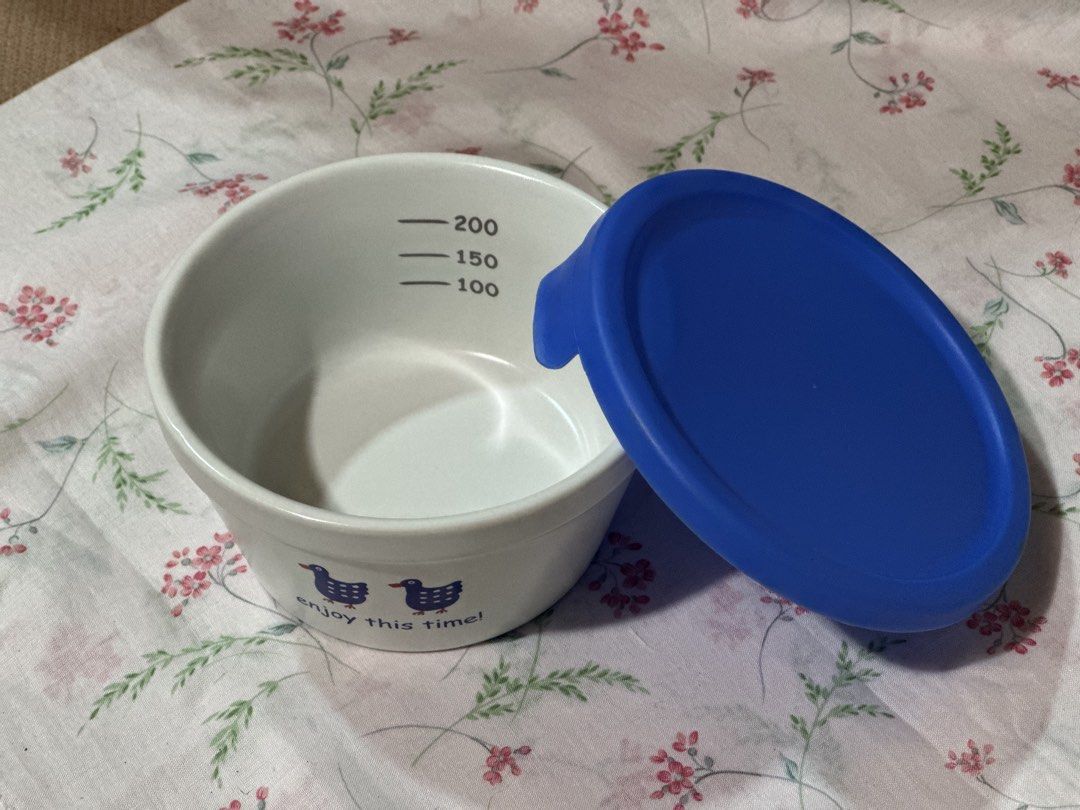Maron Microwave Safe Bowl with Lid (Category: Other Kitchenware & Tableware) located in Davao. Submitted by favoritepreloved (Listing ID 1434101101, Image 1). Description: ❤️ It has measuring marks ❤️ Stone Ware Material ❤️ 11cm diameter ❤️ 6cm height.