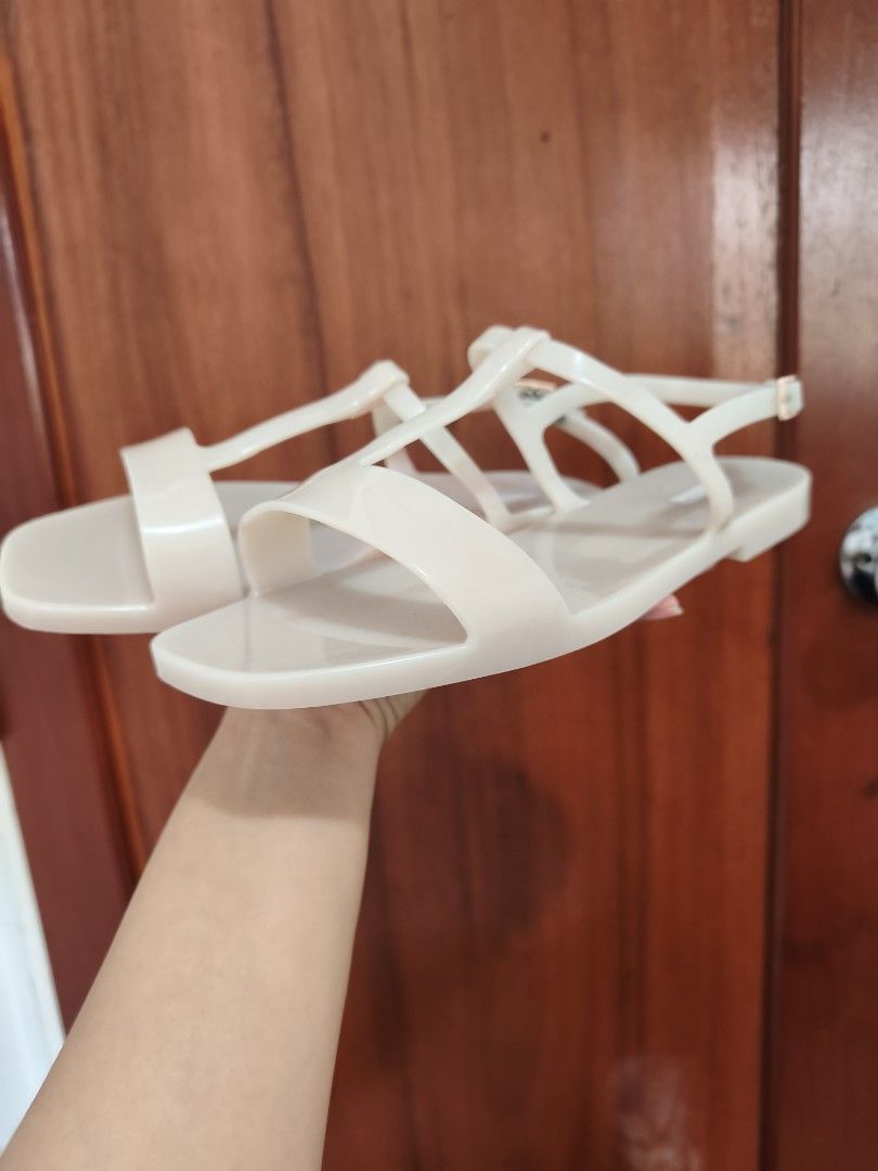 Melissa Sandals (Category: Flats & Sandals) located in Batac City. Submitted by cletzdeclutter (Listing ID 1434080403, Image 3). Description: - Melissa sandals - Size: 37 EUR / 3.5 BRA / 6 USA - Still with scent - Issue: color transfer due to storage (can be seen on last two photos) Refer to photos for the item's condition Please manage expectations when buying preloved items. Bawal sa maseselan/ maarte Colors may vary due to lighting Buy at your