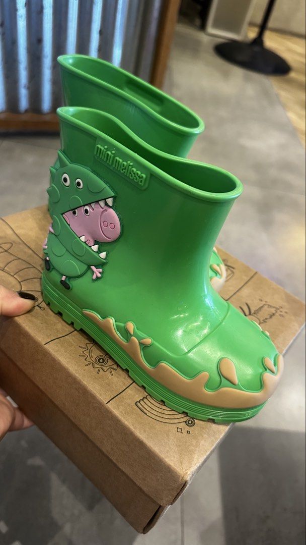 Mini Melissa Welly + Peppa Pig Boots (Category: Babies & Kids Fashion) located in Manila. Submitted by pinklilo (Listing ID 1434171709, Image 1). Description: - Mini Melissa Welly boots - Features Peppa Pig design - Size 10 - Made in Brazil - Color: Green and beige - Waterproof and stylish - Perfect for Peppa Pig fans.