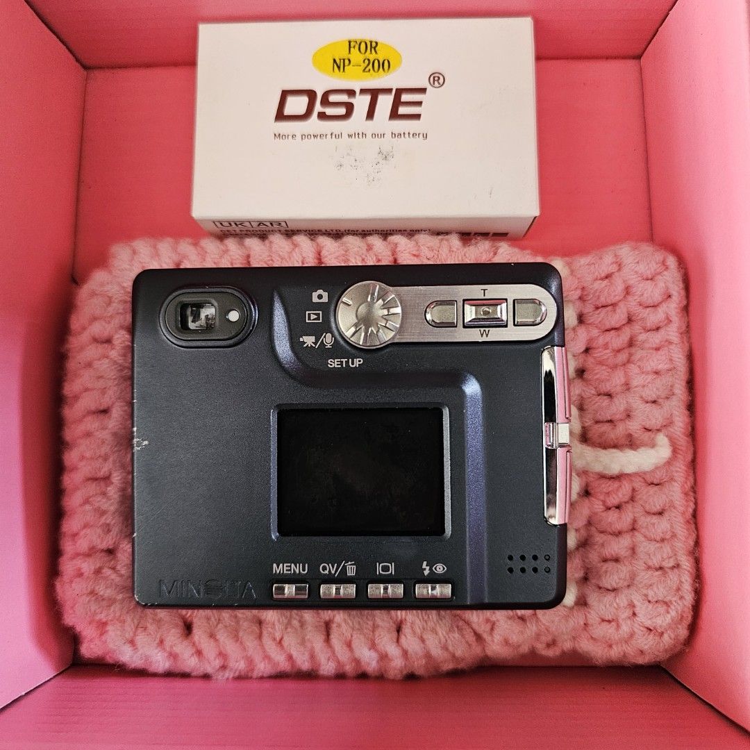 Minolta Dimage XT (Category: Cameras) located in Marikina City. Submitted by aitaaaag (Listing ID 1433983147, Image 3). Description: Minolta Dimage XT - All functions working: flash, buttons, zoom, audio - w/ dents and scratches inclusions: - Unit - battery - universal charger - memory card - pouch rfs: letting go, need extra funds.